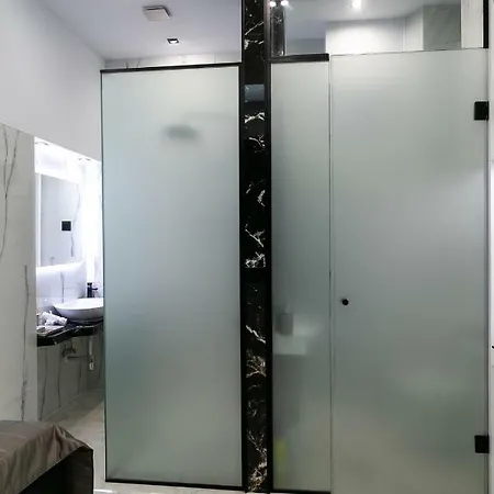 Marble Suite 40Sqm Center Ac 2Smarttv Netflix Apartament *
